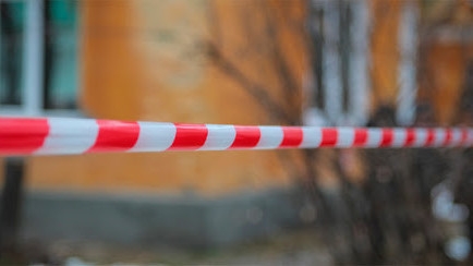 В Подмосковье кыргызстанка выпала из окна 4 этажа, а ее мужа нашли в квартире с ножевым ранением