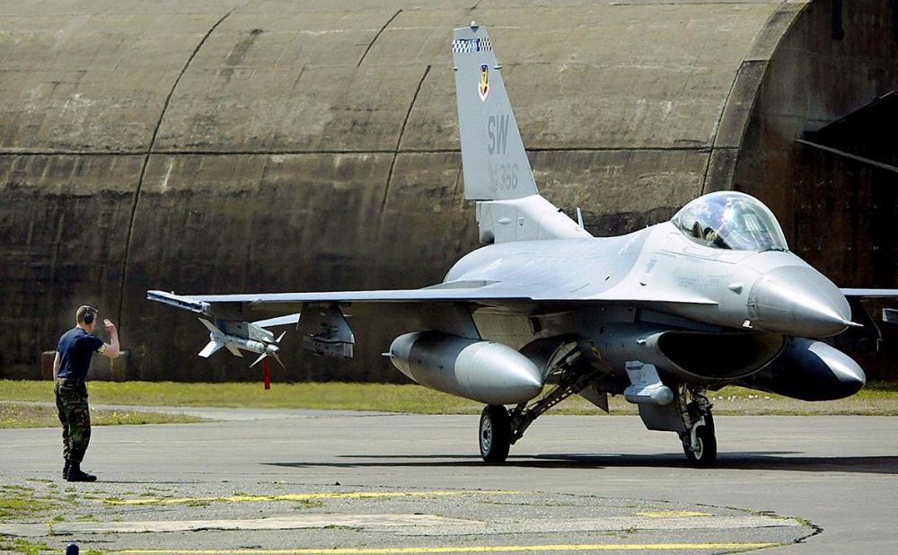 В НАТО приветствуют прогресс в процессе передачи Киеву F-16