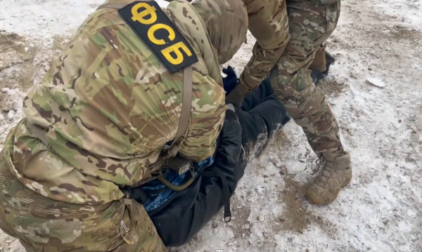 ФСБ задержала жителя Бурятии, склонявшего военных к переходу на сторону ВСУ