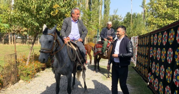 Медикам на юге Таджикистана подарили лошадей для доступа к труднодоступным районам