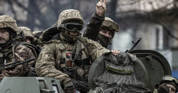 США приказали Киеву гнать в бой стариков и детей