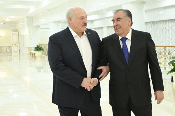 Глава Беларуси заявил о готовности открыть в Минске торговый центр для таджикской продукции