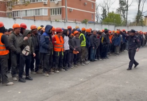 В Краснодаре за массовую драку на стройке задержаны более 100 иностранных рабочих