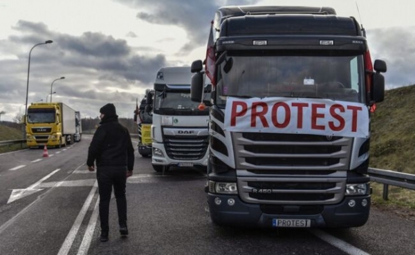 Польша пообещала усилить контроль за грузовиками из Украины