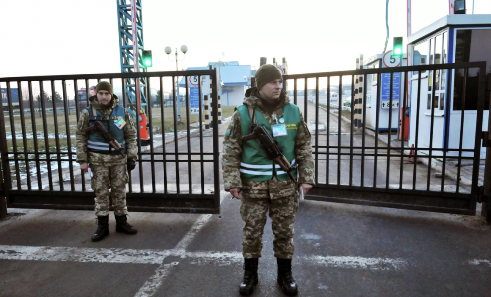 Польские перевозчики заблокировали границу с Украиной, заявил депутат