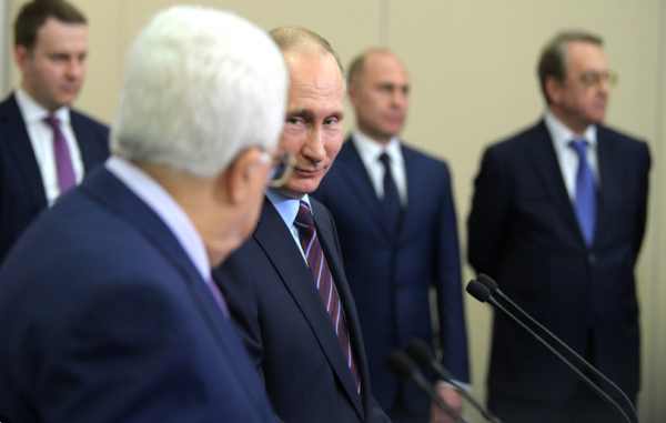Путин проинформировал Аббаса о шагах РФ по деэскалации конфликта в секторе Газа
