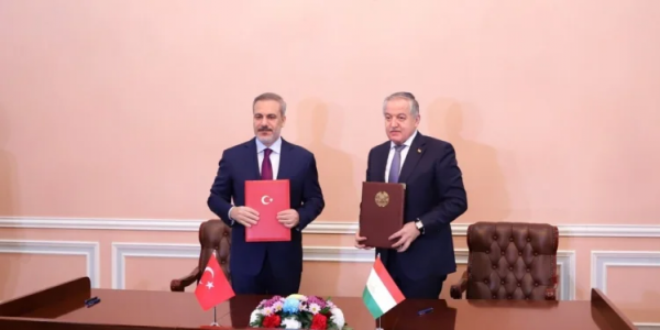 Главы МИД Таджикистана и Турции подписали программу сотрудничества до 2026 года.