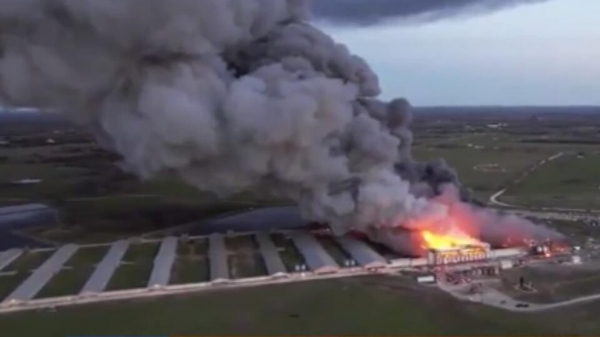Пожар охватил крупнейшую в США птицефабрику после мощного взрыва