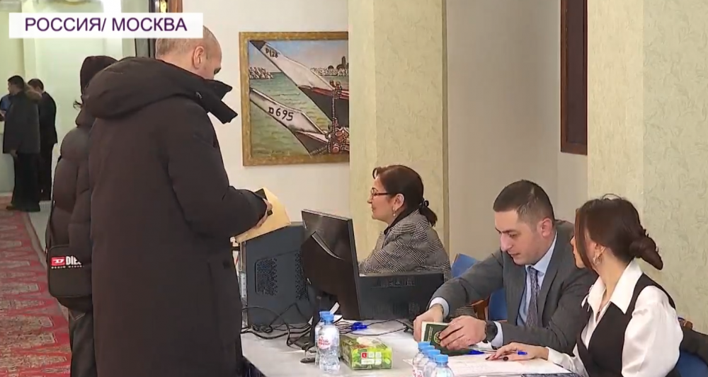 Азербайджанцы Москвы, несмотря на мороз, активно голосуют на выборах президента