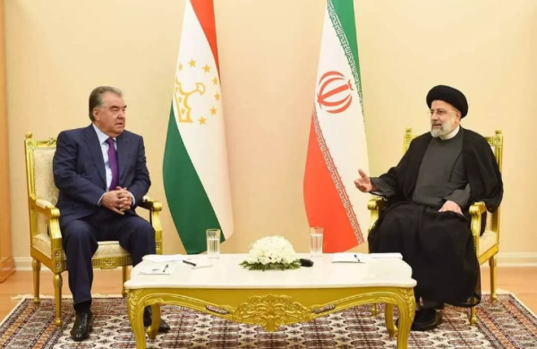 МИД Таджикистана поздравил Иран с 45-летием Исламской революции