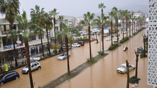 В турецкой Анталье произошло наводнение