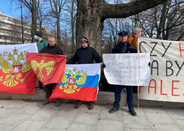 В Варшаве у посольства США прошел антибандеровский митинг