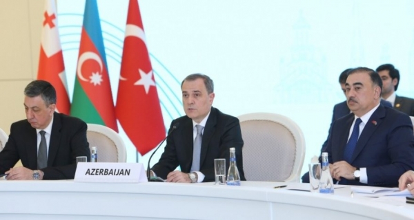 Азербайджан призвал международное сообщество подтолкнуть Армению к миру