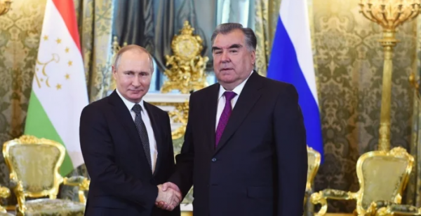 Рахмон поздравил Путина с победой на выборах президента России