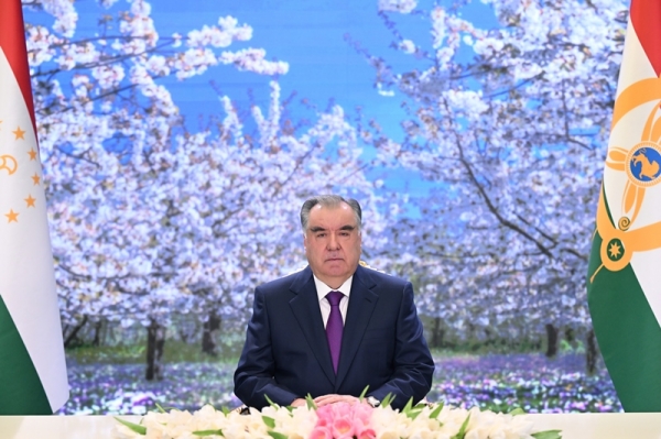 Эмомали Рахмон поздравил народ Таджикистана с наступлением Навруза
