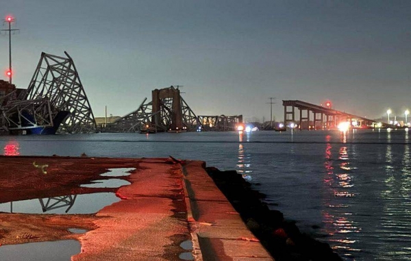 При обрушении моста в Балтиморе в воду могли упасть до 20 человек