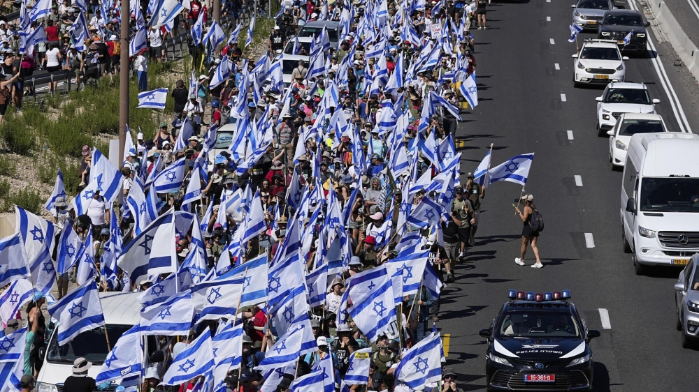 Десятки тысяч израильтян вышли на антиправительственную акцию протеста в Иерусалиме