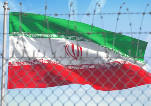 США расширили санкции против Ирана из-за кибератакырех иранцев.