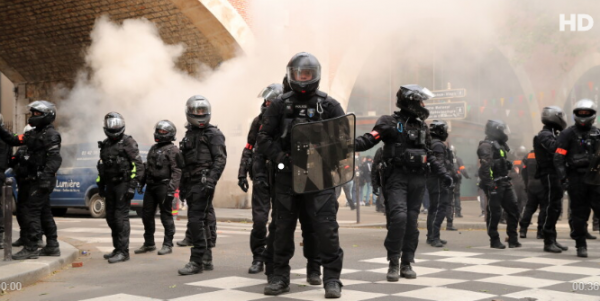 Первомайские столкновения в Париже: госпитализировано 12 полицейских