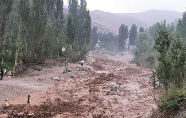 В Таджикистане сохраняется опасность селей и наводнений