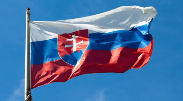 Словакия стоит на пороге гражданской войны, заявил глава МВД