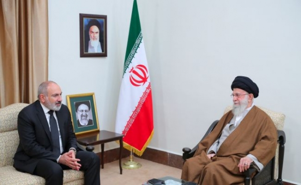 Аятолла Хаменеи поблагодарил Пашиняна за визит в Иран в трудный период