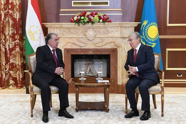 Президенты Таджикистана и Казахстана провели встречу в Астане